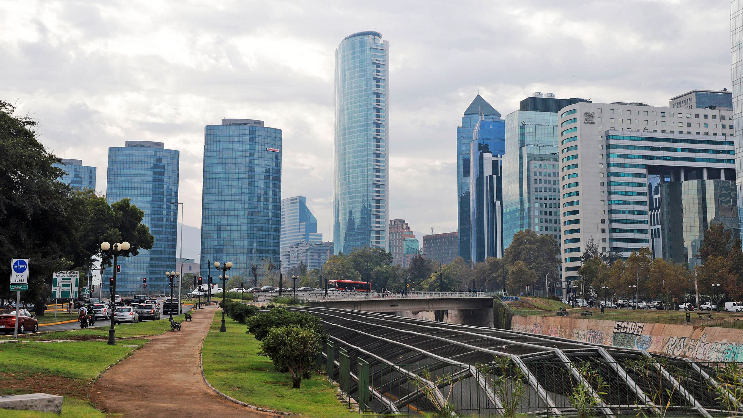 Santiago lidera entre los mercados de oficinas de Sudamérica con menor vacancia